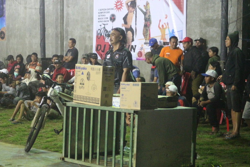 Hadiah Hiburan Meriahkan Final Bola Voli Porsenides Dalung